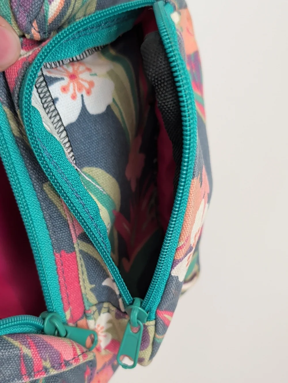 Kavu Floral Indigo Paradise Canvas Small Rope Crossbody Backpack Bag